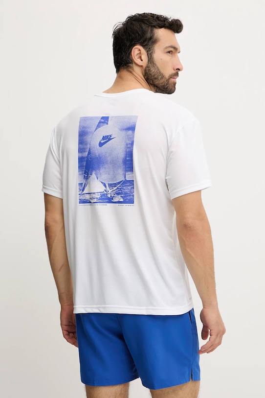 Футболка для купания Nike, белый
Футболка для купания Nike, белый
