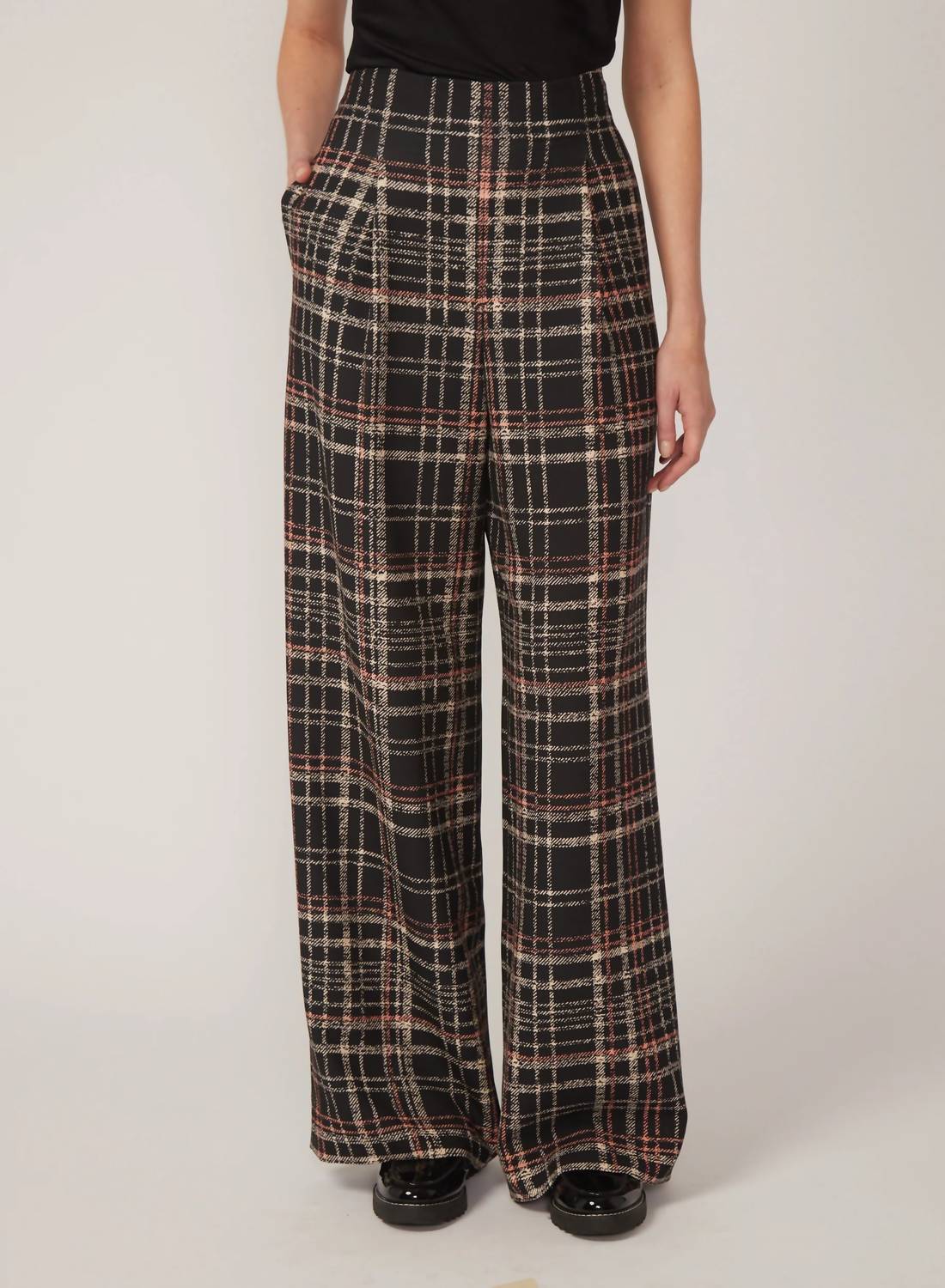Брюки Milena в черную клетку Gilner Farrar, Black Plaid
Брюки Milena в черную клетку Gilner Farrar, Black Plaid
