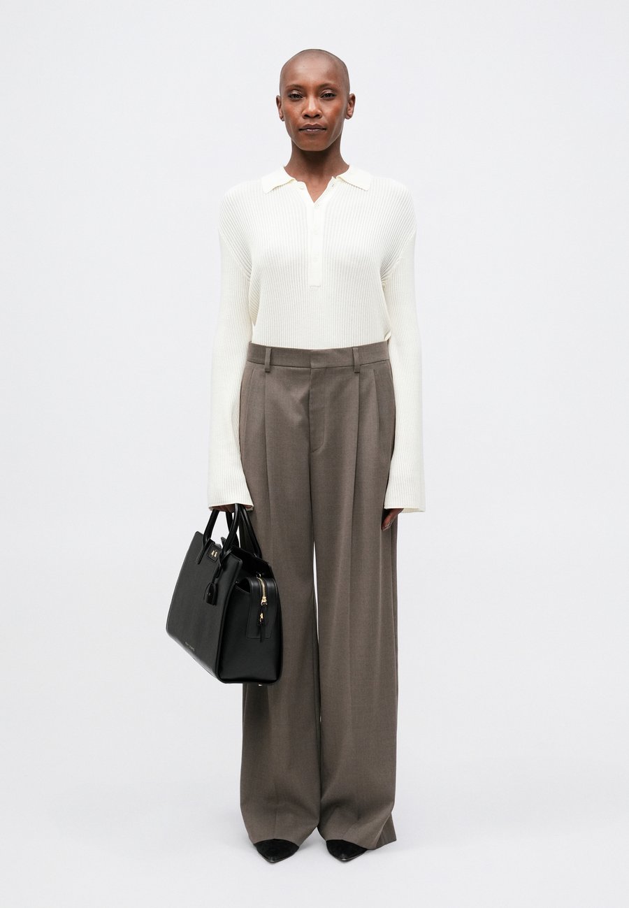 Сумка Armani Exchange AMELIE, Black
Сумка Armani Exchange AMELIE, Black