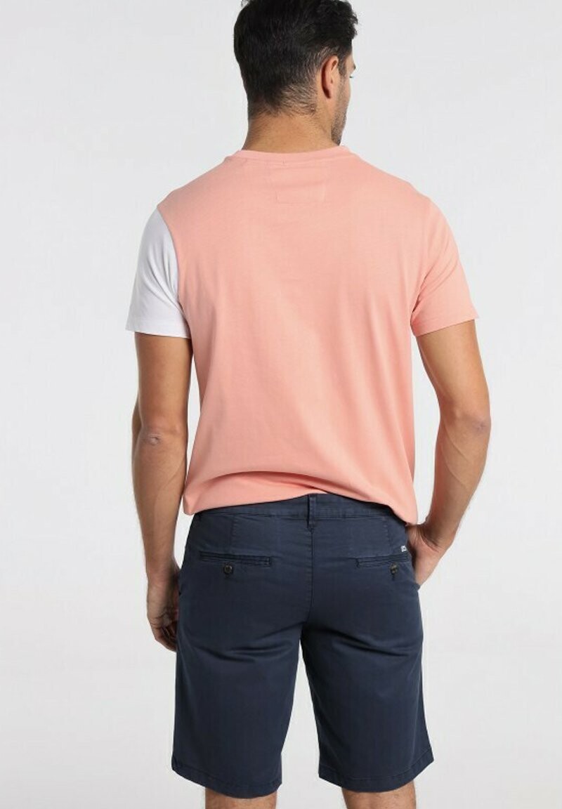 Шорты CHINESISCH STRUKTUR | REGELMABIG FIT SHOT BENDORFF, синий
Шорты CHINESISCH STRUKTUR | REGELMABIG FIT SHOT BENDORFF, синий