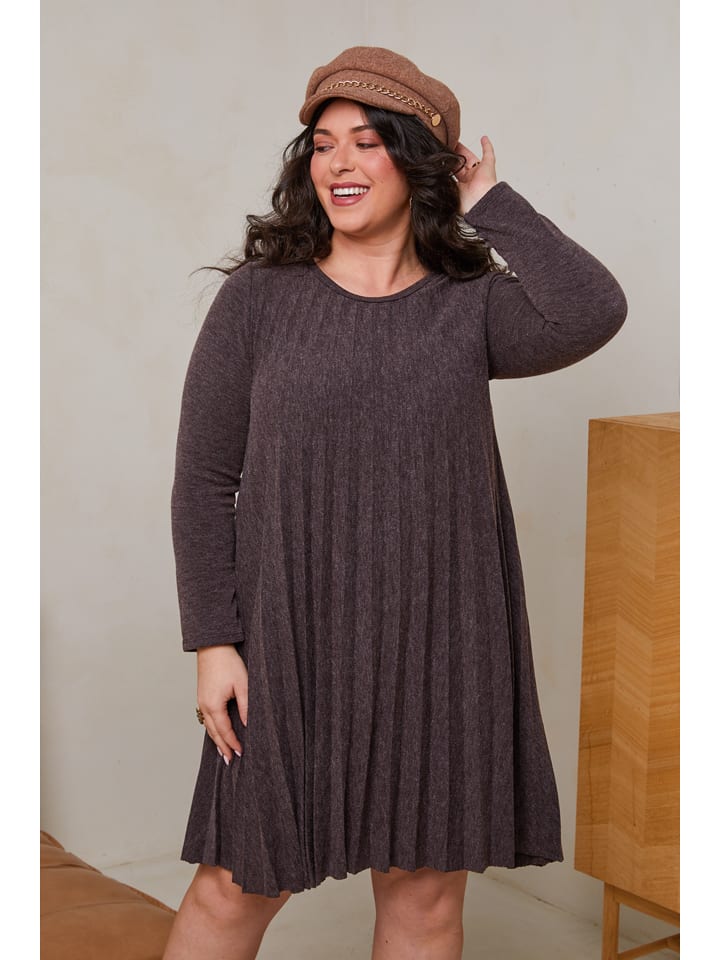 Платье темно-коричневого цвета Curvy Lady
Платье темно-коричневого цвета Curvy Lady