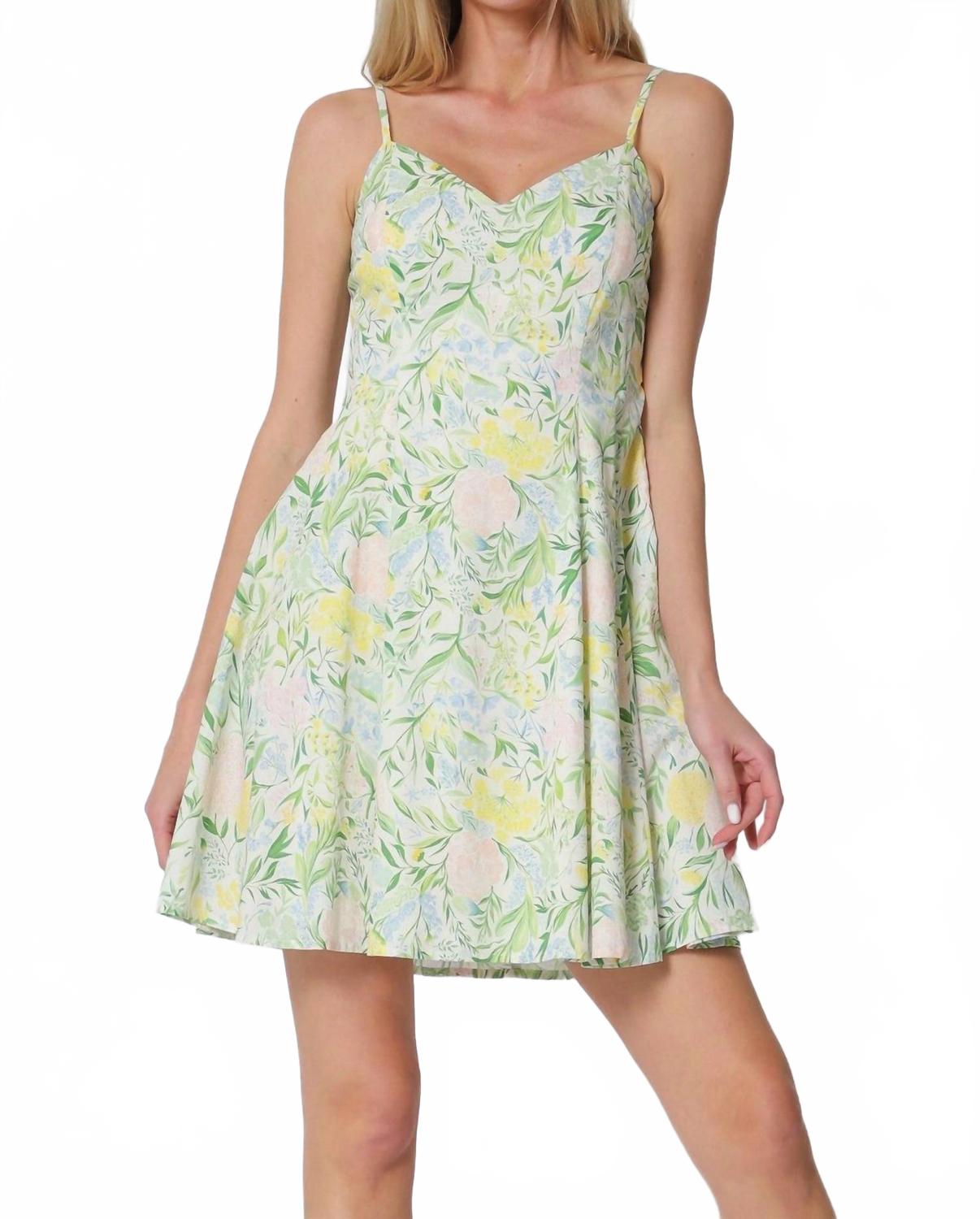 Платье Maelle в зеленом Aakaa
Платье Maelle в зеленом Aakaa