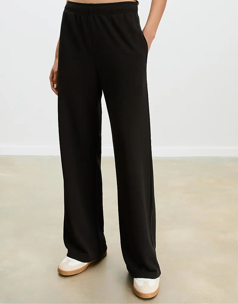 Широкие брюки-джоггеры Stradivarius черного цвета
Широкие брюки-джоггеры Stradivarius черного цвета