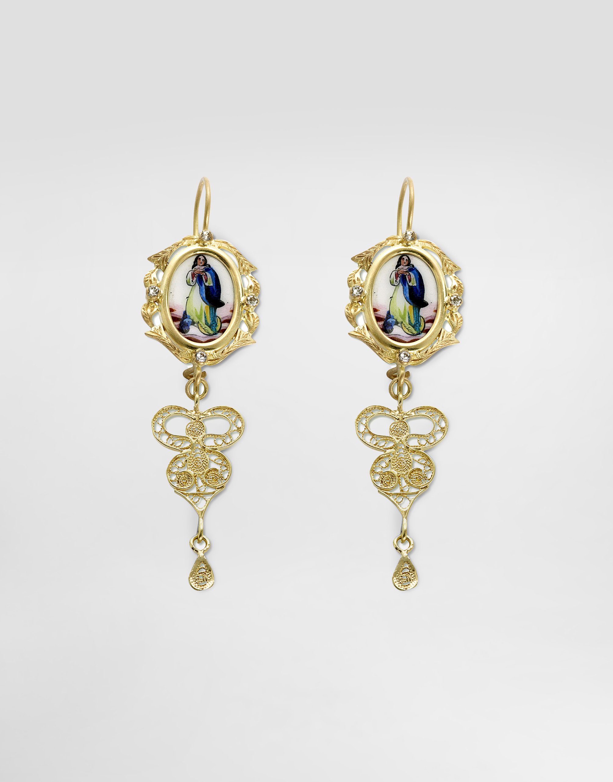 Серьги sicily из желтого золота 18 карат с бесцветными сапфирами Dolce & Gabbana, золото
Серьги sicily из желтого золота 18 карат с бесцветными сапфирами Dolce & Gabbana, золото