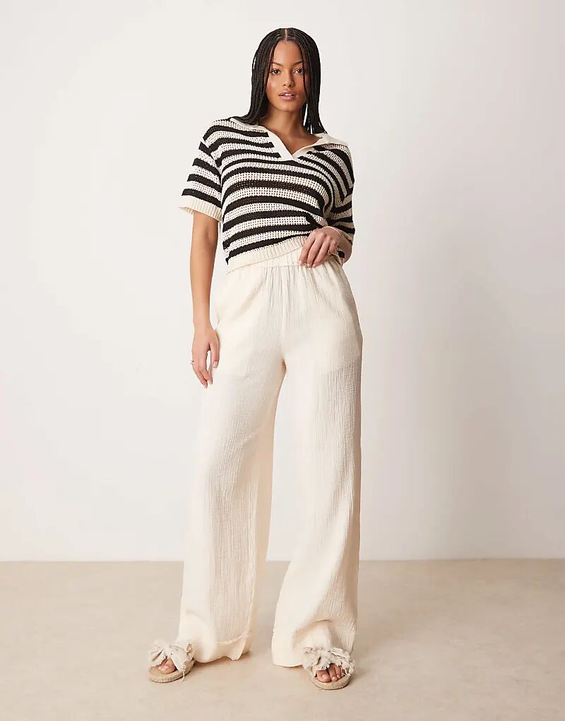 Высокие брюки-клеш ASOS DESIGN из марли с необработанным краем цвета пахты
Высокие брюки-клеш ASOS DESIGN из марли с необработанным краем цвета пахты