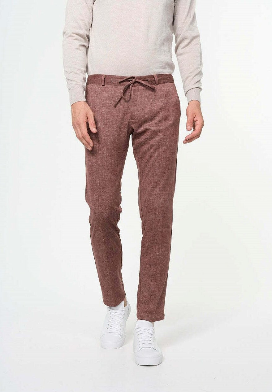 Брюки DISPARTAFLEX Zuitable, цвет rust brown
Брюки DISPARTAFLEX Zuitable, цвет rust brown