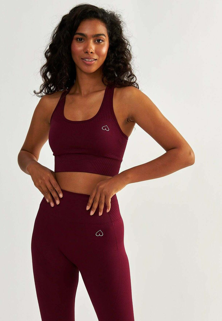 Бюстгальтер BeShaped Medium support sports bra, Bordeaux
Бюстгальтер BeShaped Medium support sports bra, Bordeaux