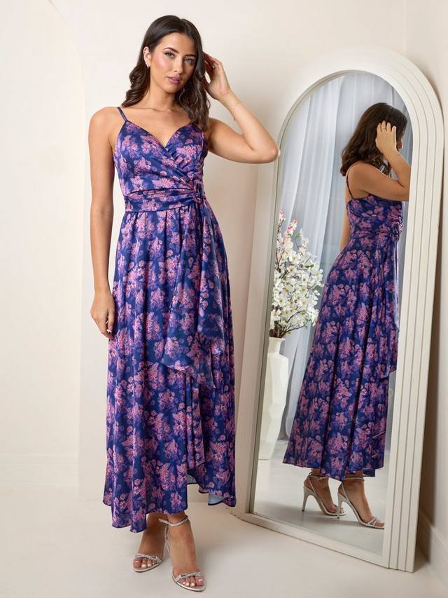 Платье миди с запахом на бретелях с цветочным принтом Chi Chi London, синий
Платье миди с запахом на бретелях с цветочным принтом Chi Chi London, синий