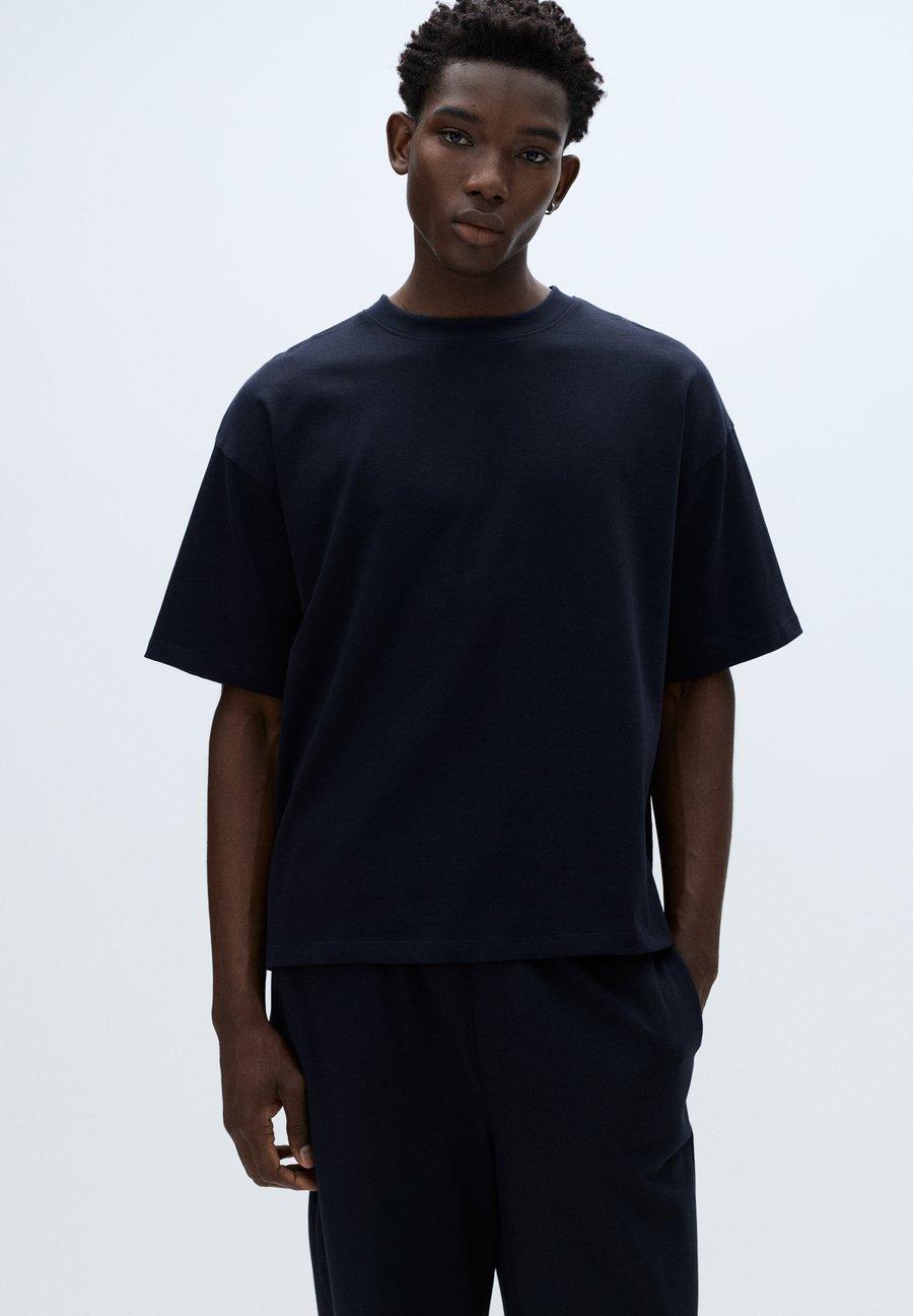 Пижамный комплект PULL&BEAR SHORT SLEEVE, Dark Blue
Пижамный комплект PULL&BEAR SHORT SLEEVE, Dark Blue