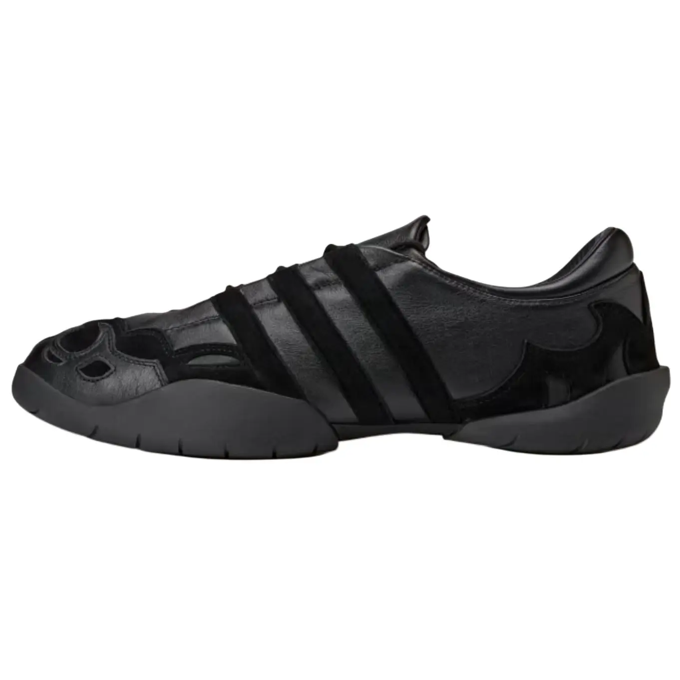 Y-3 Кроссовки Regu 2002 'Black'
Y-3 Кроссовки Regu 2002 'Black'