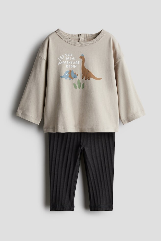 Комплект из двух предметов: рубашка и леггинсы H&M, бежевый
Комплект из двух предметов: рубашка и леггинсы H&M, бежевый