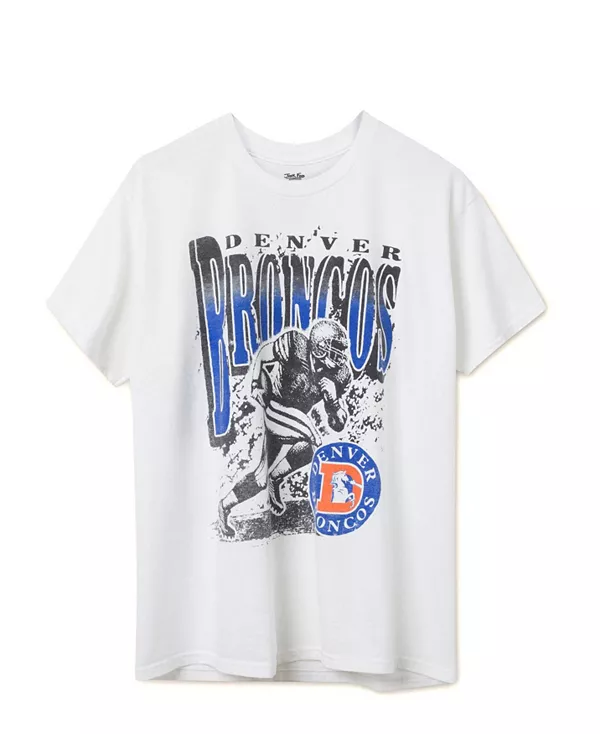 Футболка унисекс с символикой команды Denver Broncos, демонстрирующая бегущих игроков на блошином рынке. Junk Food Clothing, белый
Футболка унисекс с символикой команды Denver Broncos, демонстрирующая бегущих игроков на блошином рынке. Junk Food Clothing, белый