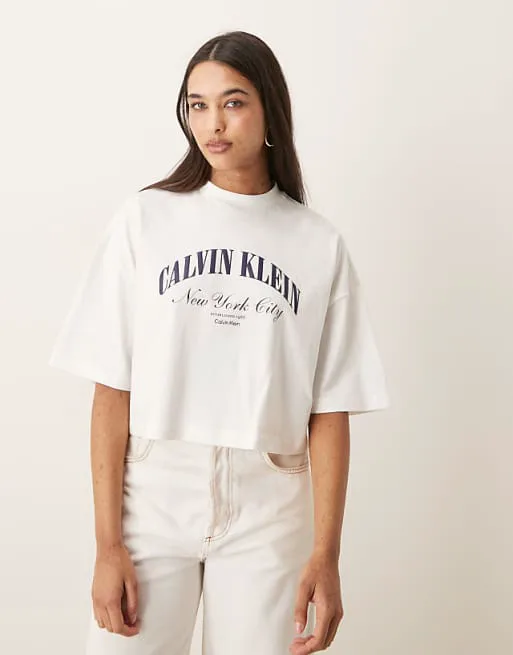 Белая укороченная футболка свободного кроя с логотипом Calvin Klein Jeans Heritage, Белый, Белая укороченная футболка свободного кроя с логотипом Calvin Klein Jeans Heritage
Белая укороченная футболка свободного кроя с логотипом Calvin Klein Jeans Heritage, Белый, Белая укороченная футболка свободного кроя с логотипом Calvin Klein Jeans Heritage