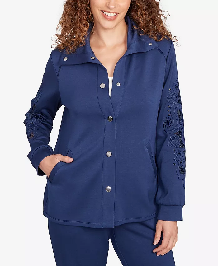 Миниатюрная куртка с вышитыми цветочными вырезами на кнопках Ruby Rd., синий
Миниатюрная куртка с вышитыми цветочными вырезами на кнопках Ruby Rd., синий