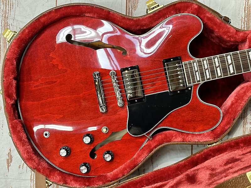 Электрогитара Gibson ES-345 2023 Sixties Cherry New Unplayed Auth Dlr 7lb 13oz #286
Электрогитара Gibson ES-345 2023 Sixties Cherry New Unplayed Auth Dlr 7lb 13oz #286
