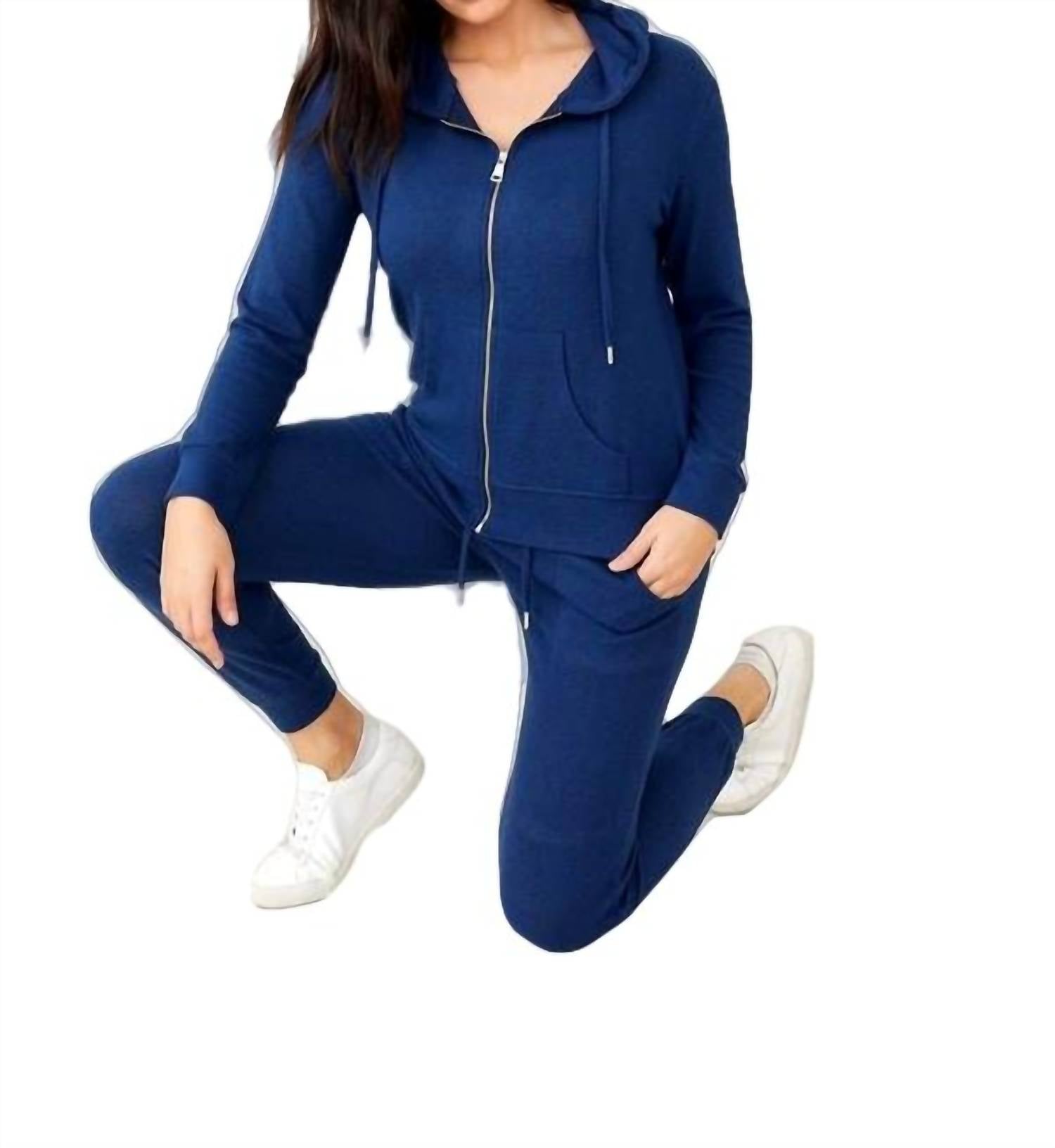 Классическая толстовка с капюшоном в стиле кадет french kyss, цвет cadet
Классическая толстовка с капюшоном в стиле кадет french kyss, цвет cadet