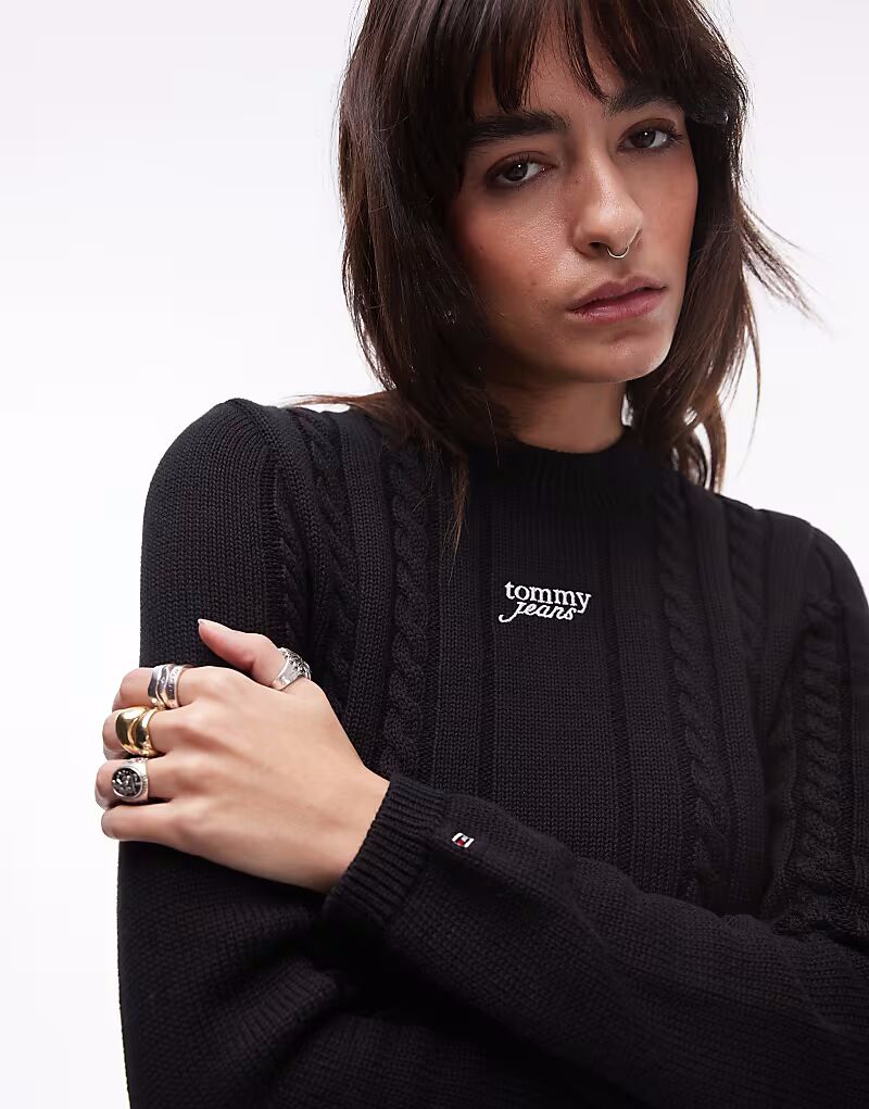 Джемпер Tommy Jeans с косичной вязкой черного цвета
Джемпер Tommy Jeans с косичной вязкой черного цвета