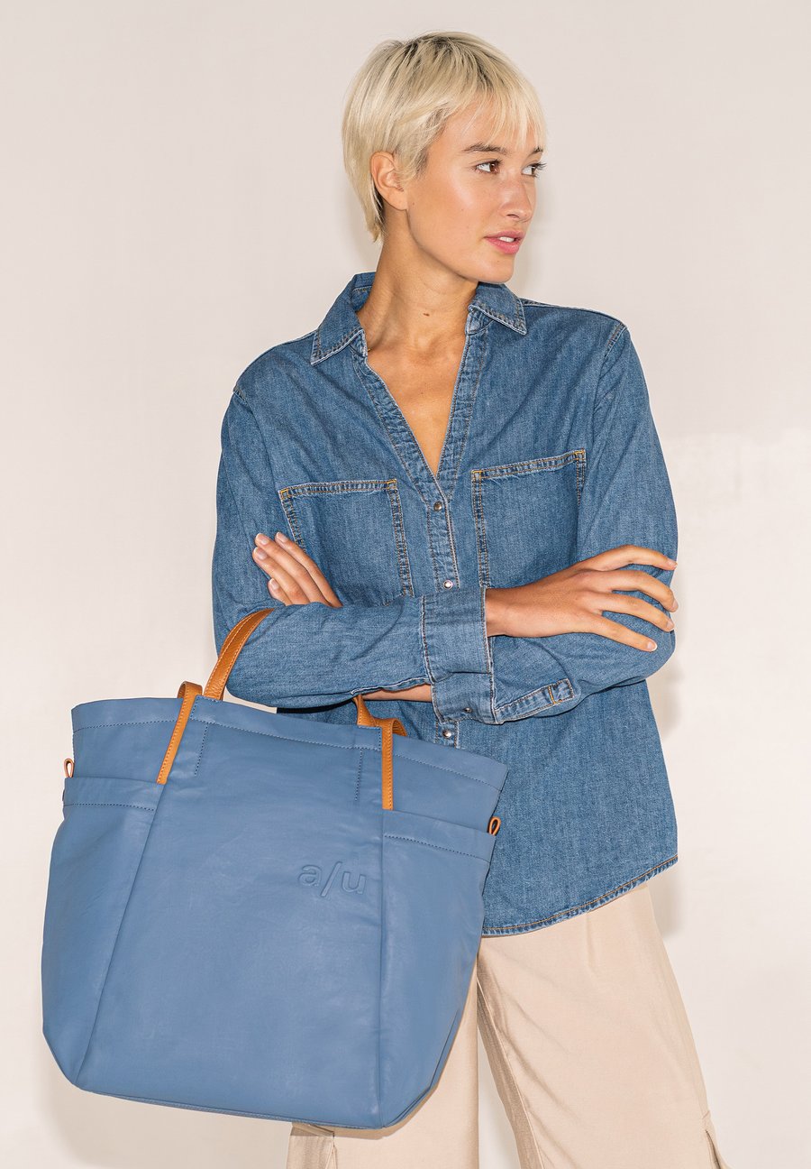 Сумка Aunts & Uncles TAKAMATSU, Blue Jeans/Blue
Сумка Aunts & Uncles TAKAMATSU, Blue Jeans/Blue