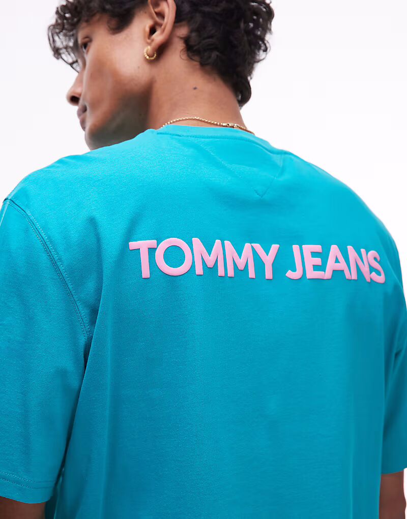 Футболка Tommy Jeans с большим принтом логотипа на спине бирюзового цвета
Футболка Tommy Jeans с большим принтом логотипа на спине бирюзового цвета