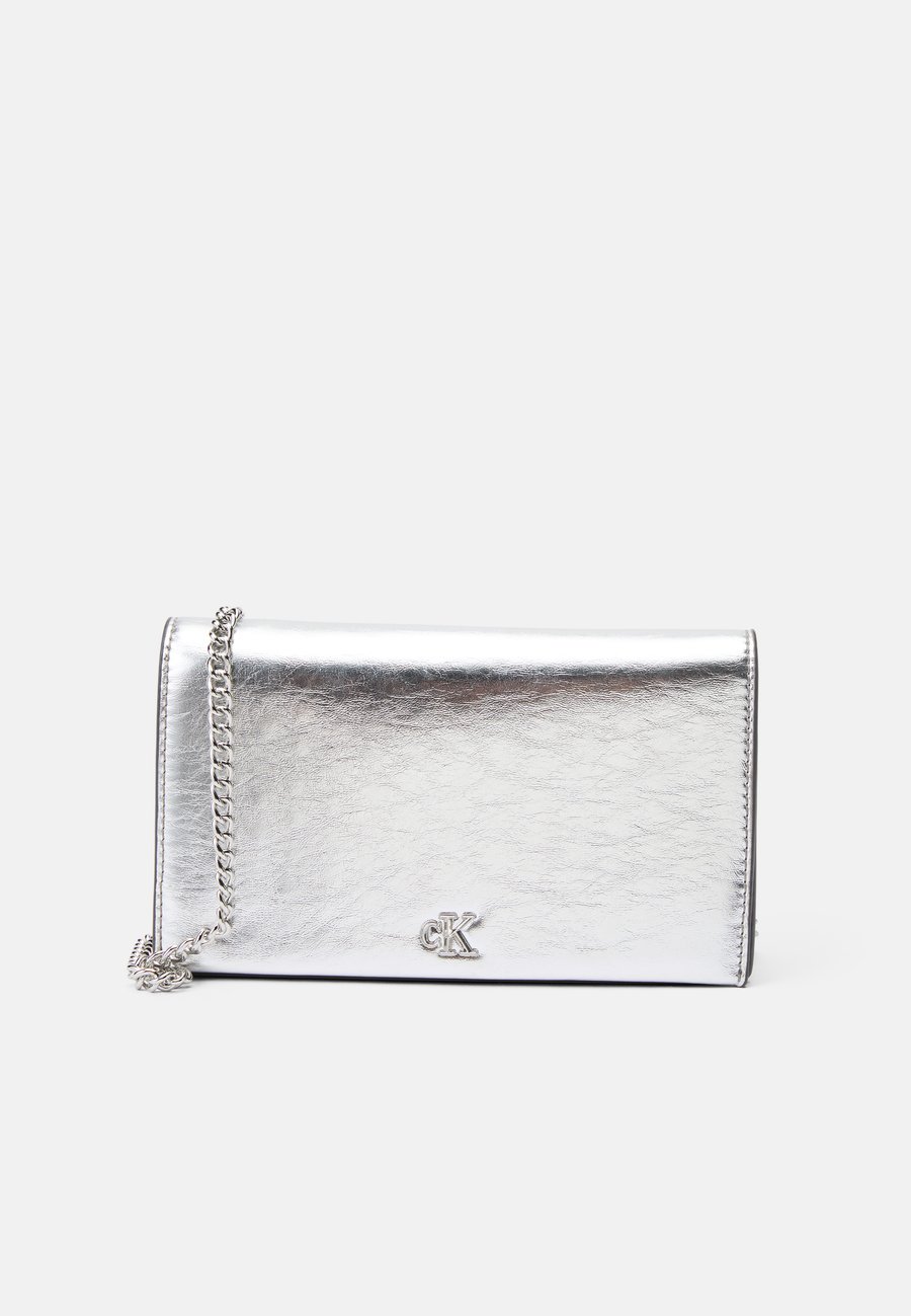 Клатч Calvin Klein METALLIC WALLET ON CHAIN, Silver-Coloured
Клатч Calvin Klein METALLIC WALLET ON CHAIN, Silver-Coloured