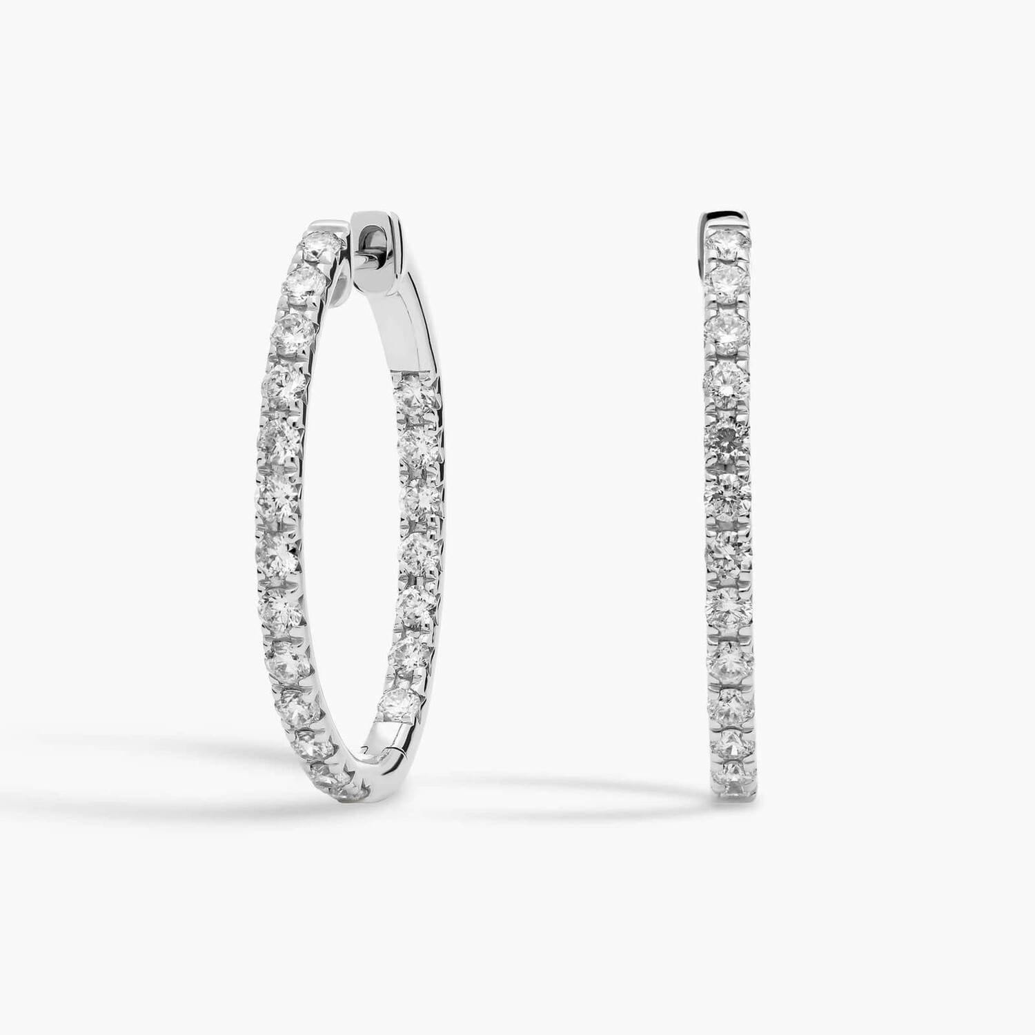 Серьги-кольца Eternity French Pavé овальной формы из 14-каратного белого золота (1 1/2 карата) Blue Nile
Серьги-кольца Eternity French Pavé овальной формы из 14-каратного белого золота (1 1/2 карата) Blue Nile