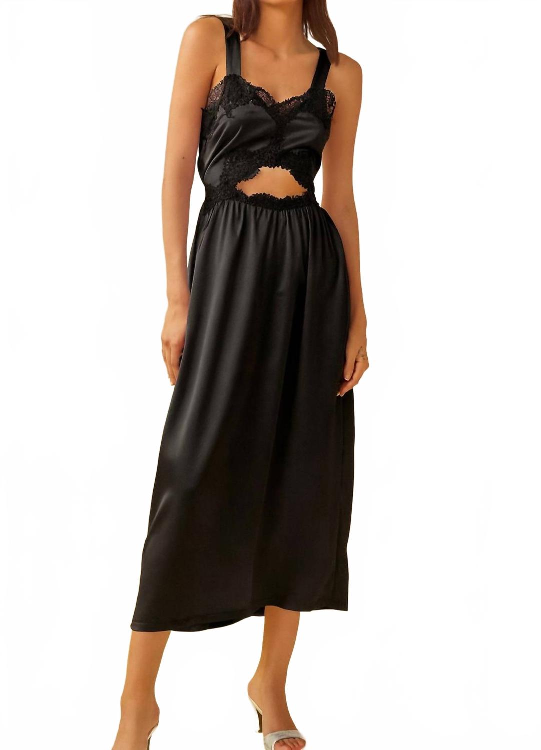 Хелен атласное миди-платье в черном цвете TACH
Хелен атласное миди-платье в черном цвете TACH