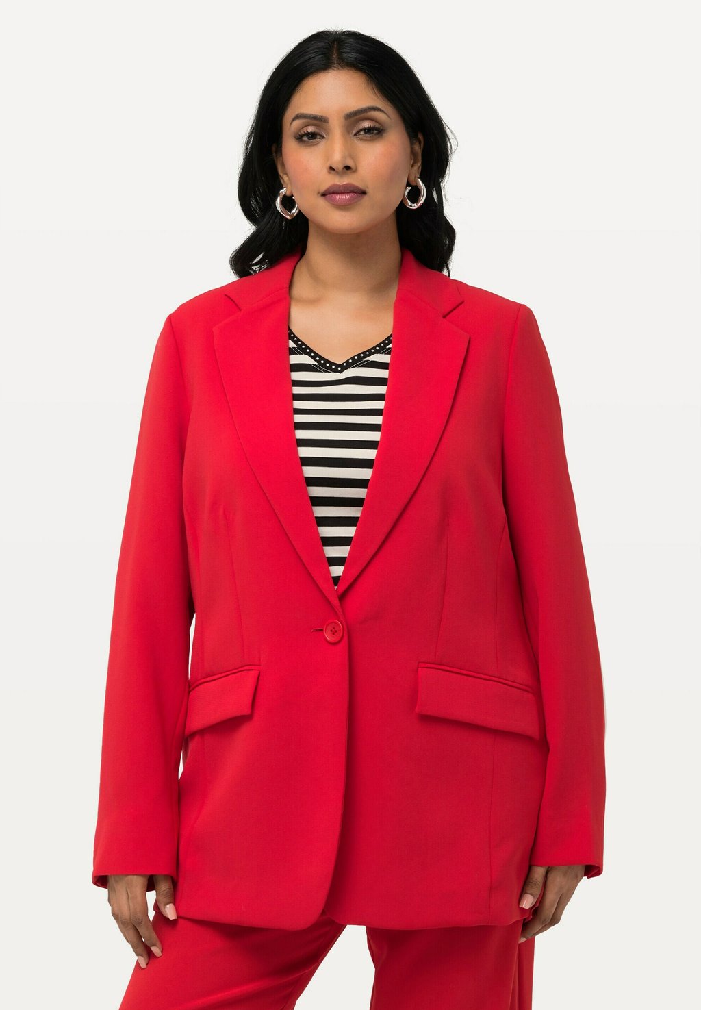 Блейзер COL À REVERS POCHES À RABAT Ulla Popken, красный
Блейзер COL À REVERS POCHES À RABAT Ulla Popken, красный