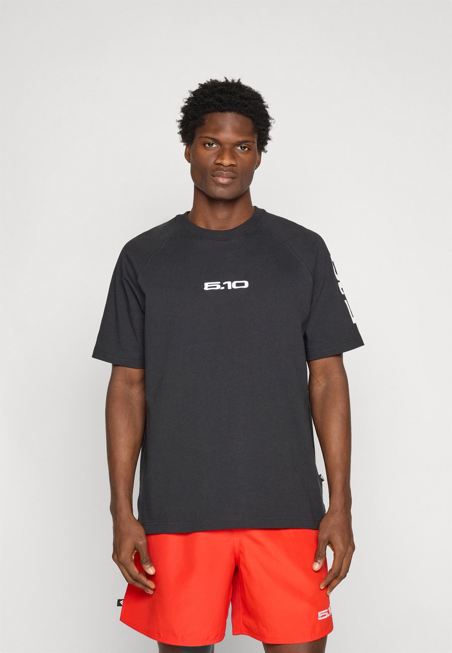 Футболка Five Ten 5.10 LOGO TEE UNISEX, Black, Черный, Футболка Five Ten 5.10 LOGO TEE UNISEX, Black
Футболка Five Ten 5.10 LOGO TEE UNISEX, Black, Черный, Футболка Five Ten 5.10 LOGO TEE UNISEX, Black