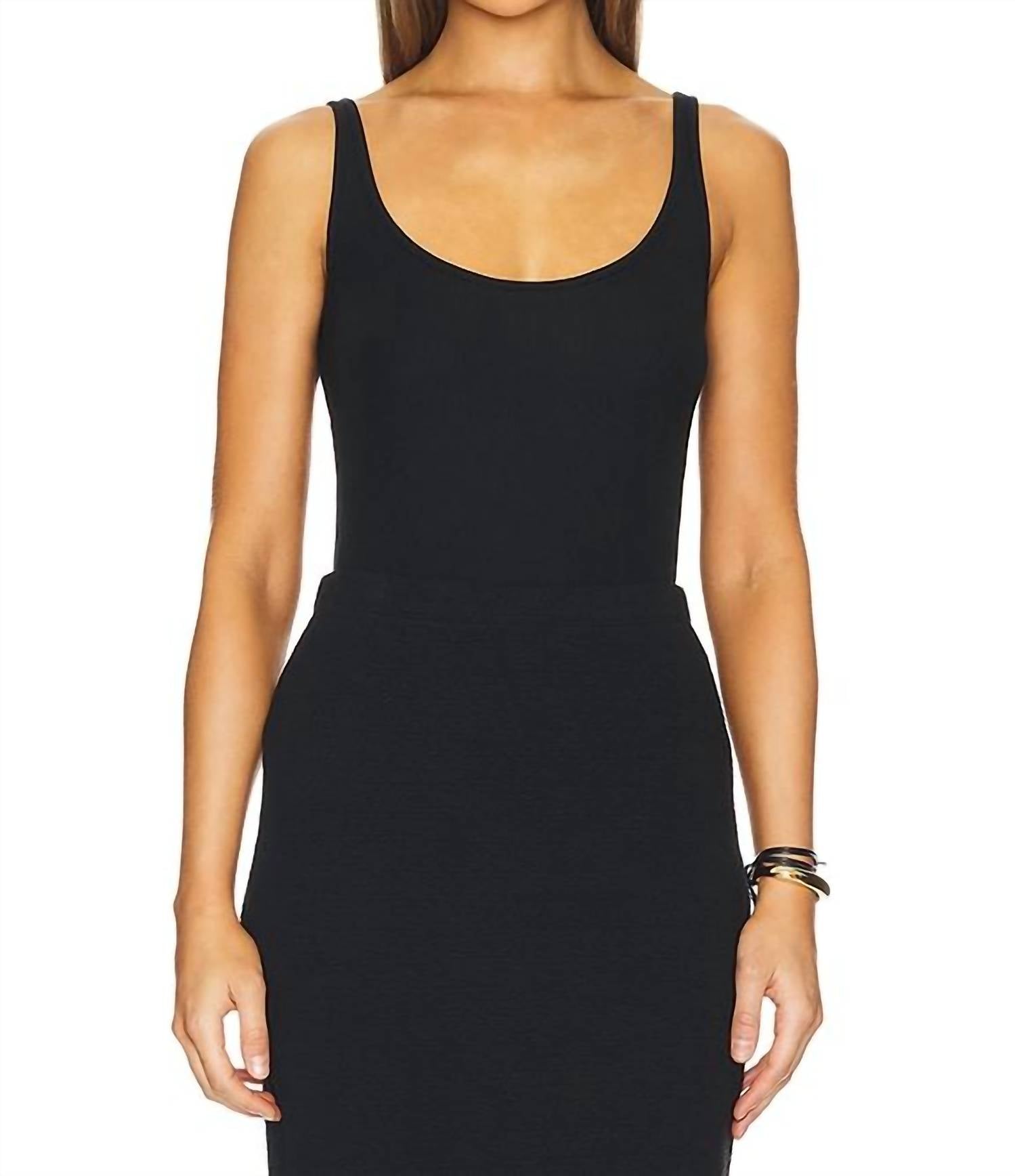 GOLDIE Ребристый топ-майка черного цвета
GOLDIE Ребристый топ-майка черного цвета