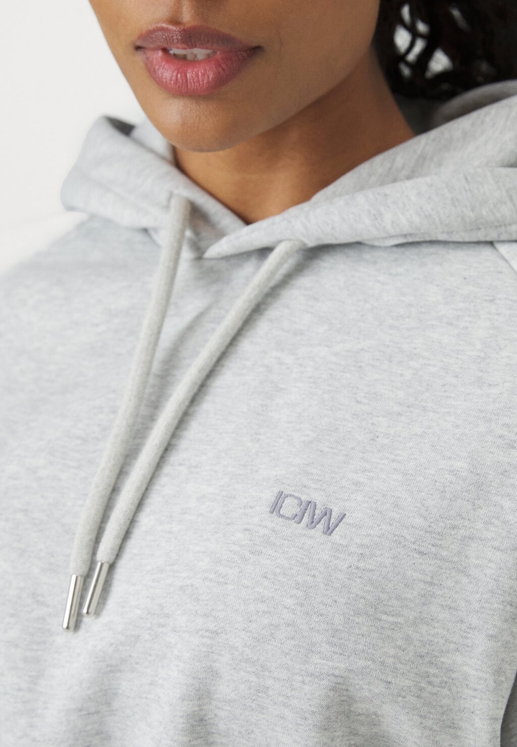 Толстовка с капюшоном EVERYDAY CROPPED HOODIE ICANIWILL, светло-серый
Толстовка с капюшоном EVERYDAY CROPPED HOODIE ICANIWILL, светло-серый
