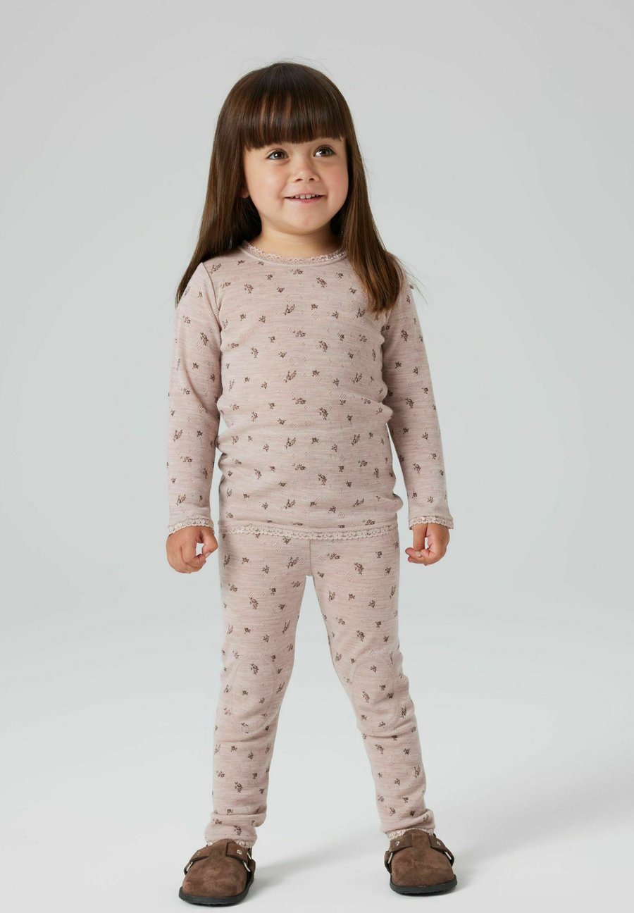 Топ Name it FWANG NEEDLE , Shadow Gray/Grey
Топ Name it FWANG NEEDLE , Shadow Gray/Grey