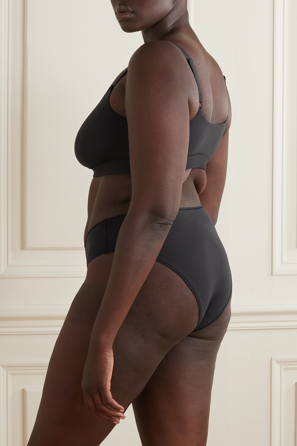 SKIMS Дерзкие трусы Fit Everyone - Onyx, черный
SKIMS Дерзкие трусы Fit Everyone - Onyx, черный