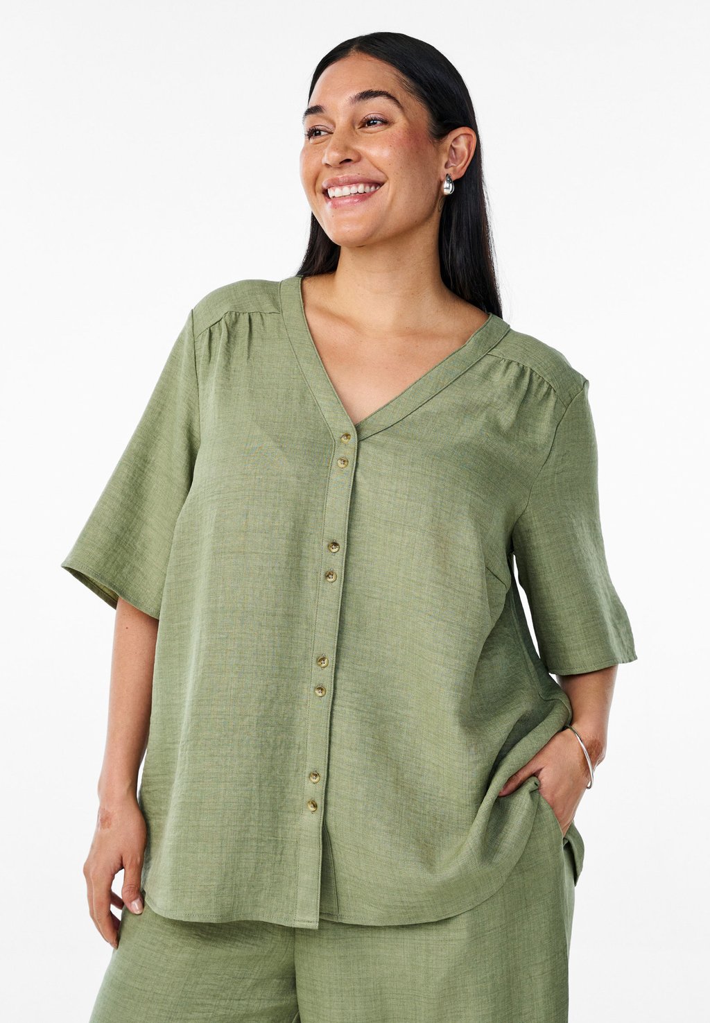 Блуза MIT V-AUSSCHNITT UND KURZEN ÄRMELN Zizzi, зеленый
Блуза MIT V-AUSSCHNITT UND KURZEN ÄRMELN Zizzi, зеленый