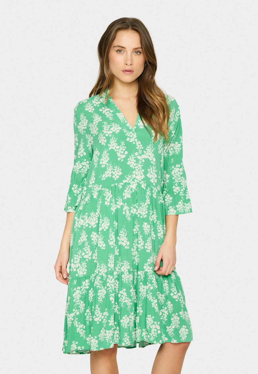 Платье Saint Tropez EDASZ, Greenbriar Flower Lane/Green
Платье Saint Tropez EDASZ, Greenbriar Flower Lane/Green