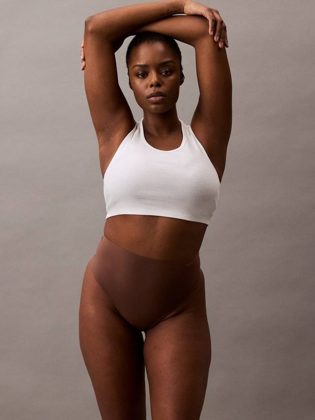 Stay-Put Mesh утягивающее белье с высокой талией Calvin Klein, Brown
Stay-Put Mesh утягивающее белье с высокой талией Calvin Klein, Brown