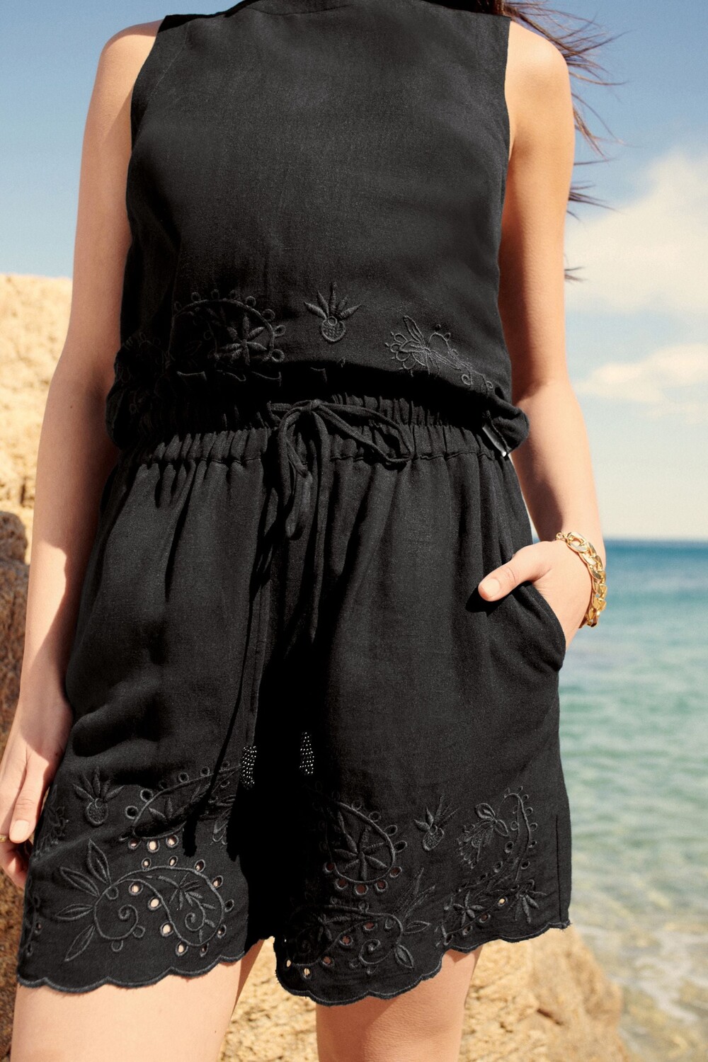 Вышитые шорты Coord Next, черный
Вышитые шорты Coord Next, черный