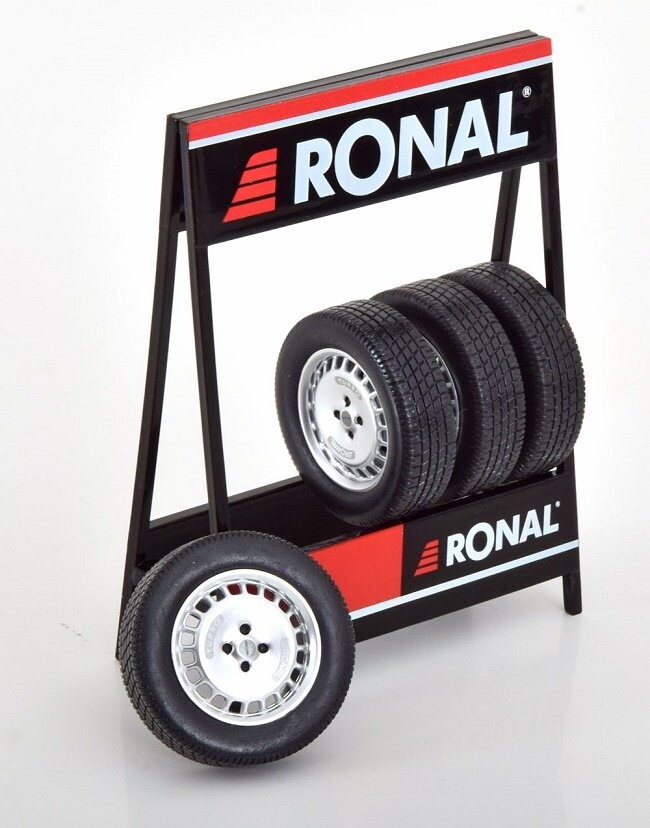 Комплект колес Ixo Models Комплект шин и дисков 4 Pi 1:18 18Set026W
Комплект колес Ixo Models Комплект шин и дисков 4 Pi 1:18 18Set026W