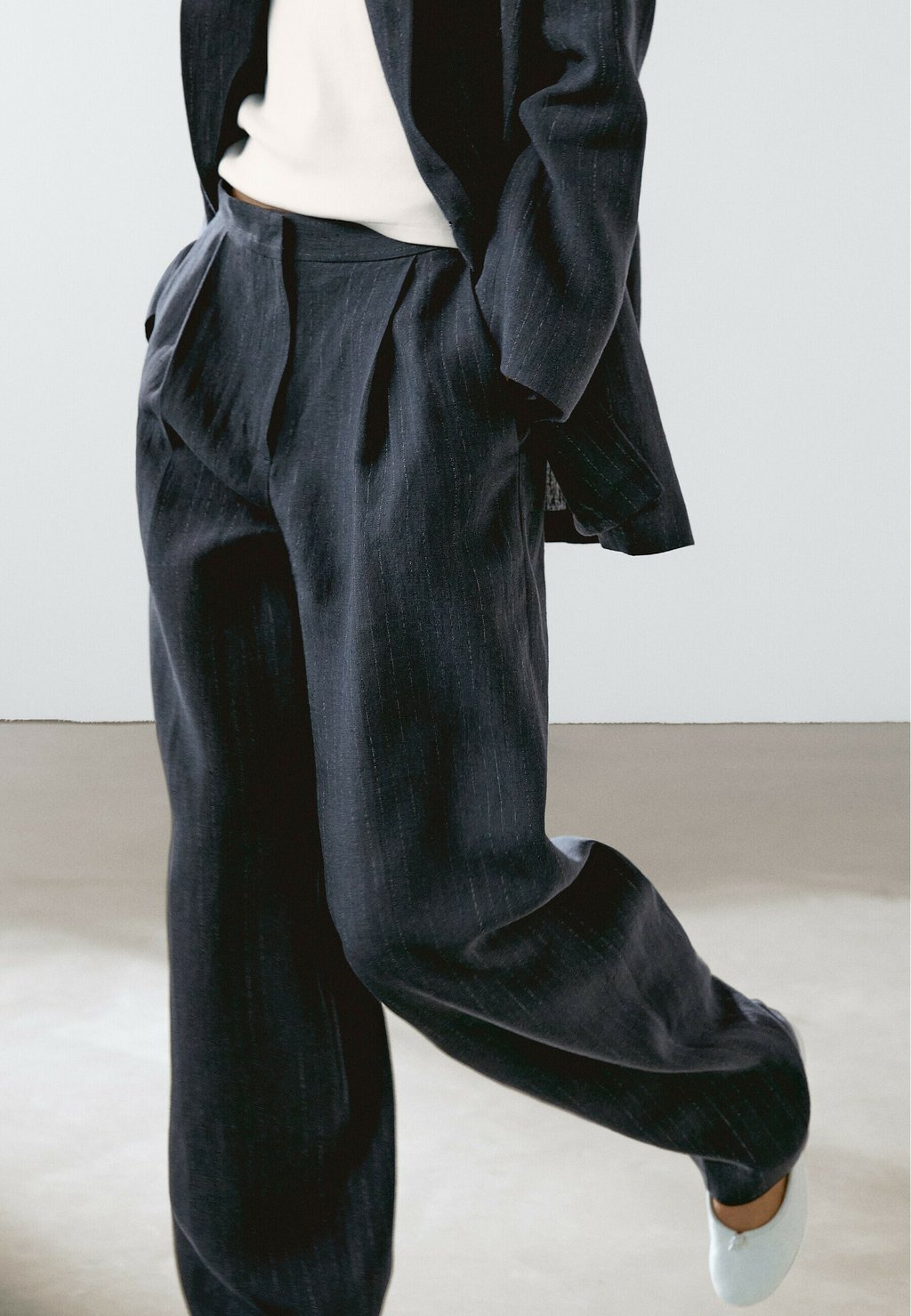 Брюки Massimo Dutti, темно-синий
Брюки Massimo Dutti, темно-синий