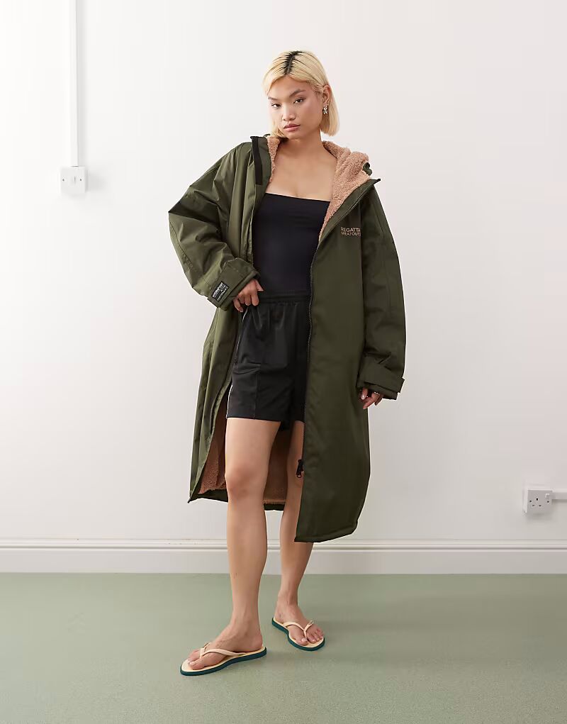 Водонепроницаемый халат Regatta Adult цвета темного хаки
Водонепроницаемый халат Regatta Adult цвета темного хаки