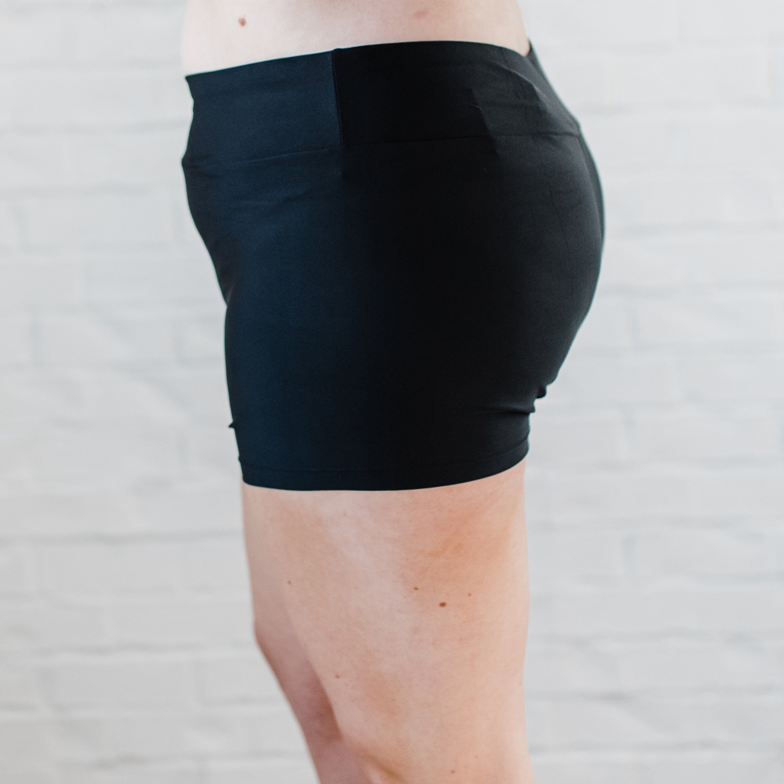 Женские шорты для плавания с высокой талией Calypsa, черный
Женские шорты для плавания с высокой талией Calypsa, черный