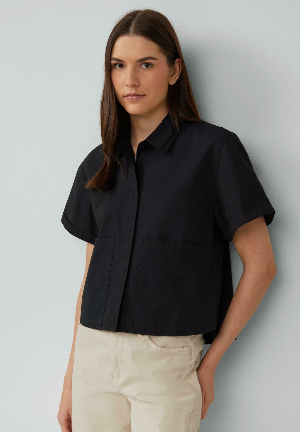 Блузка на пуговицах VERKÜRZTE IM MIT AUFGESETZTEN TASCHEN s.Oliver, черный
Блузка на пуговицах VERKÜRZTE IM MIT AUFGESETZTEN TASCHEN s.Oliver, черный