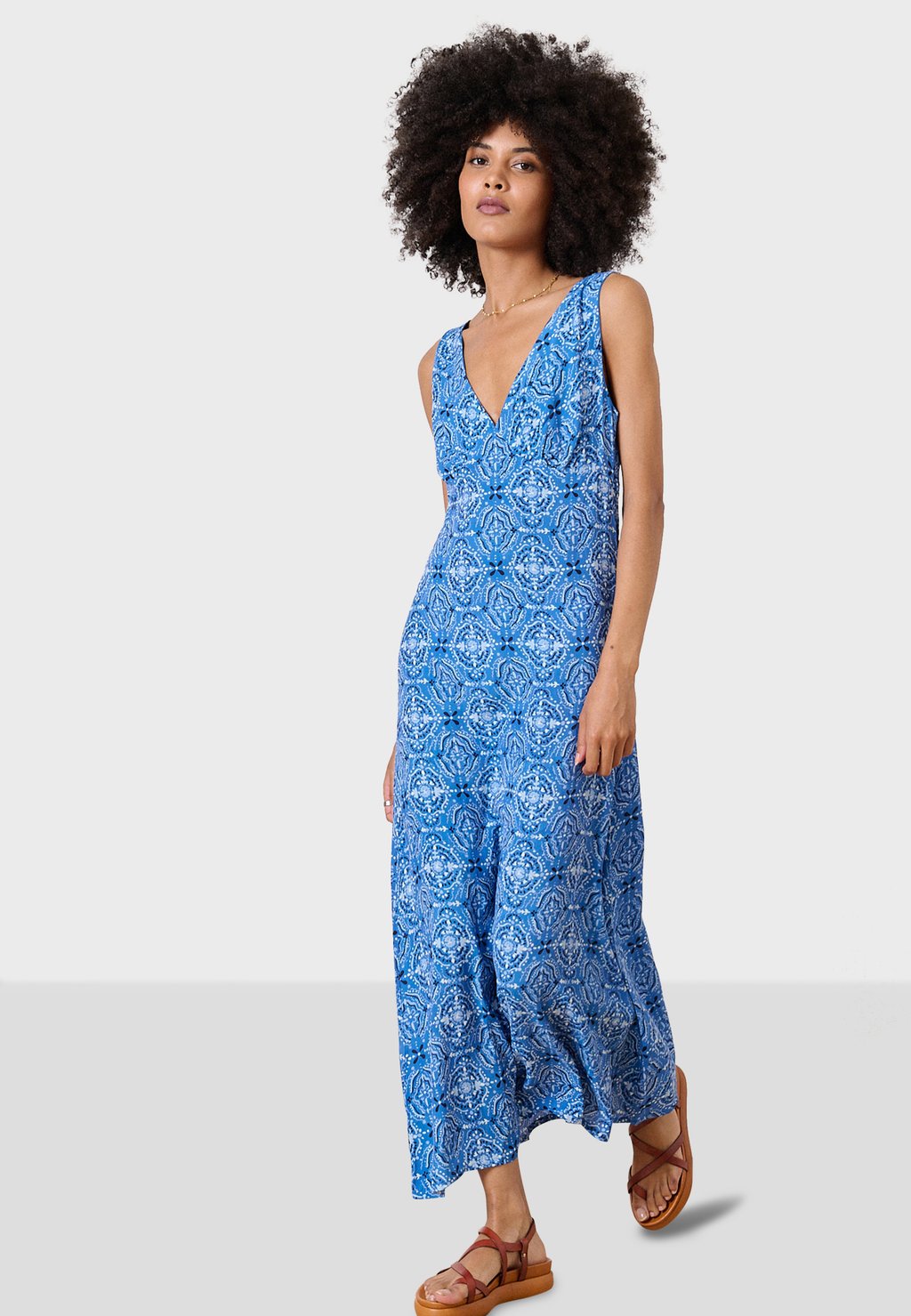 Платье макси SABLE Garance Paris, синий
Платье макси SABLE Garance Paris, синий