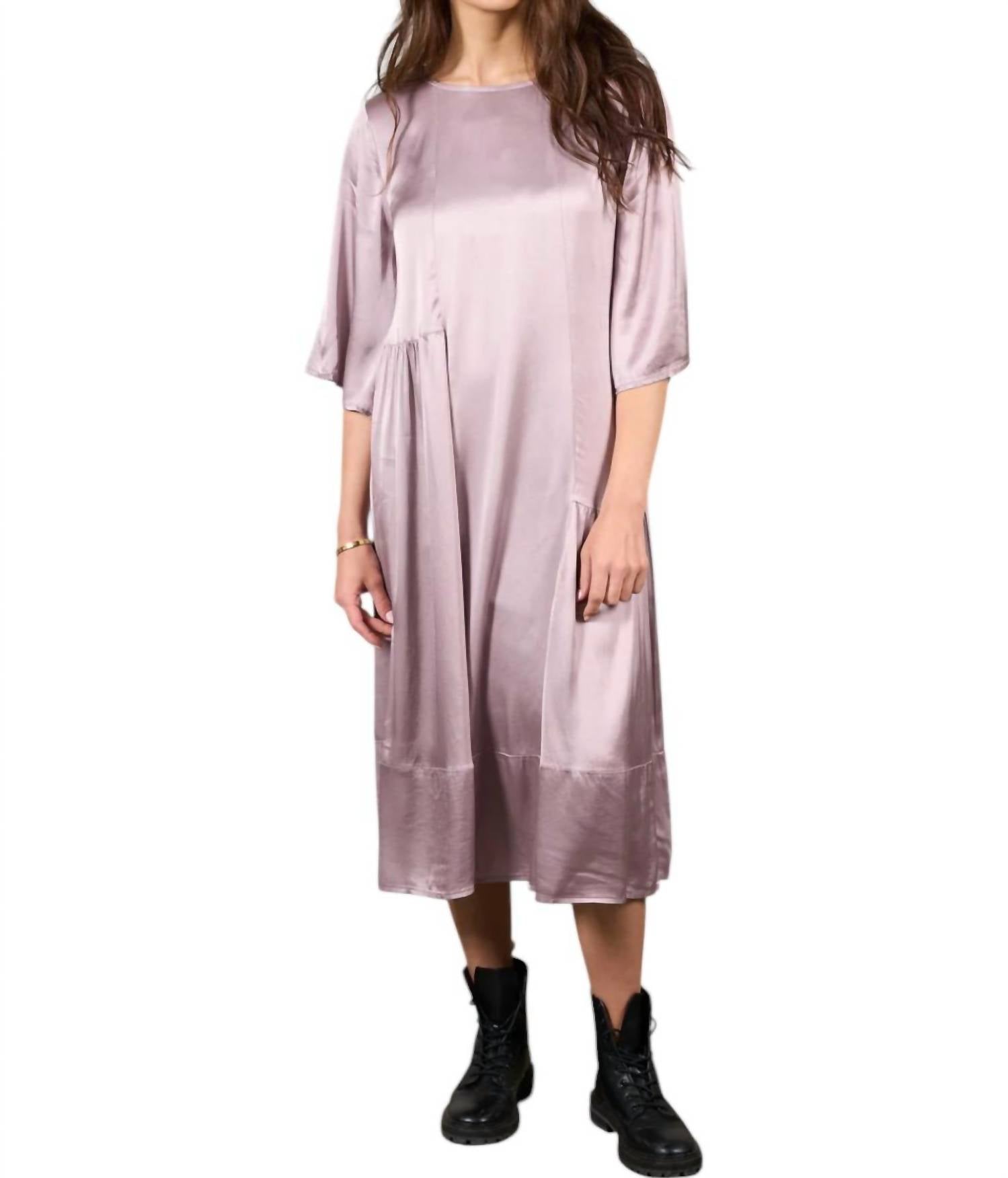 Платье ванильного цвета в пыльно-фиолетовом цвете NU Denmark 
Платье ванильного цвета в пыльно-фиолетовом цвете NU Denmark