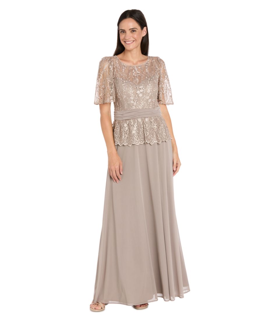 Небольшое платье с баской и кружевной отделкой R & M Richards, Mocha
Небольшое платье с баской и кружевной отделкой R & M Richards, Mocha