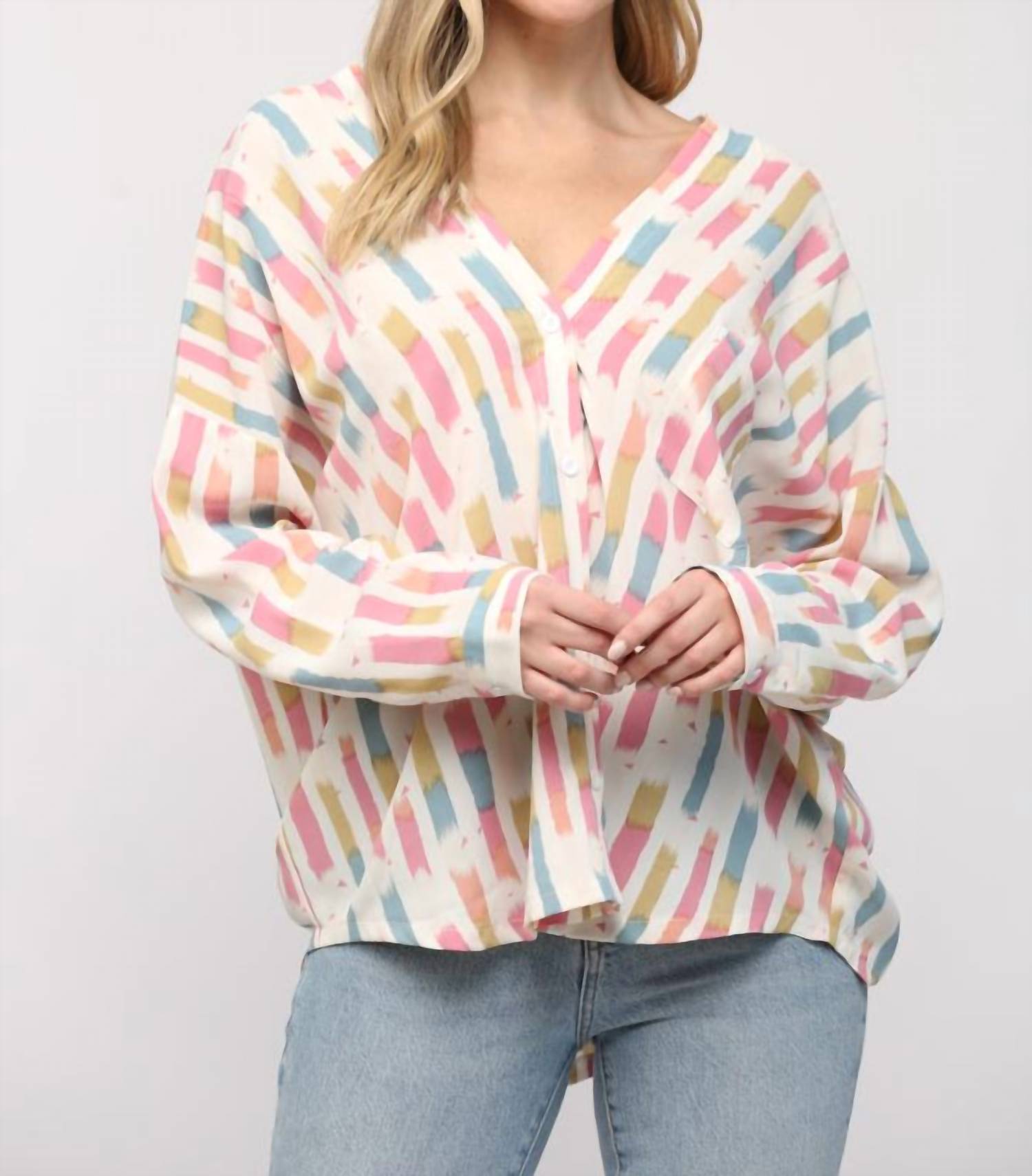 Абстрактная блузка в кремовом цвете FATE 
Абстрактная блузка в кремовом цвете FATE