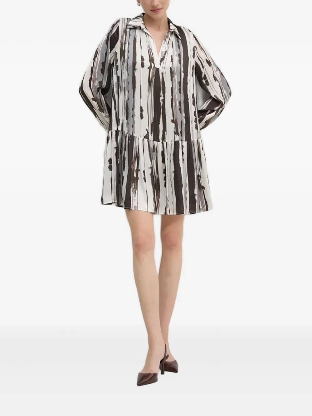 Платье мини с абстрактным принтом Sandro Ferrone, белый
Платье мини с абстрактным принтом Sandro Ferrone, белый