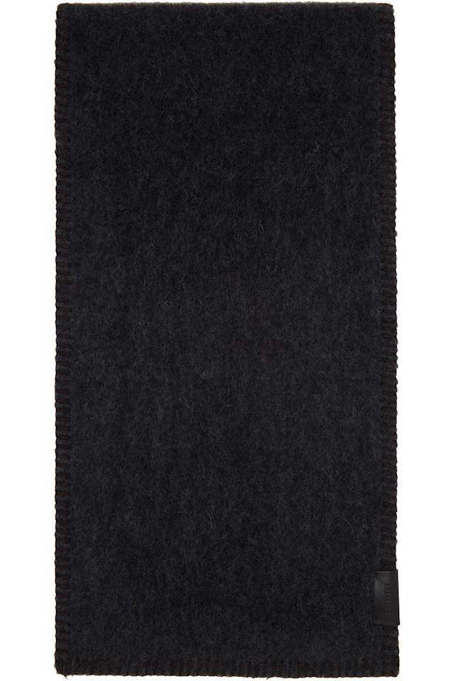 Пушистый шарф серой кокотницы Lemaire, антрацит
Пушистый шарф серой кокотницы Lemaire, антрацит