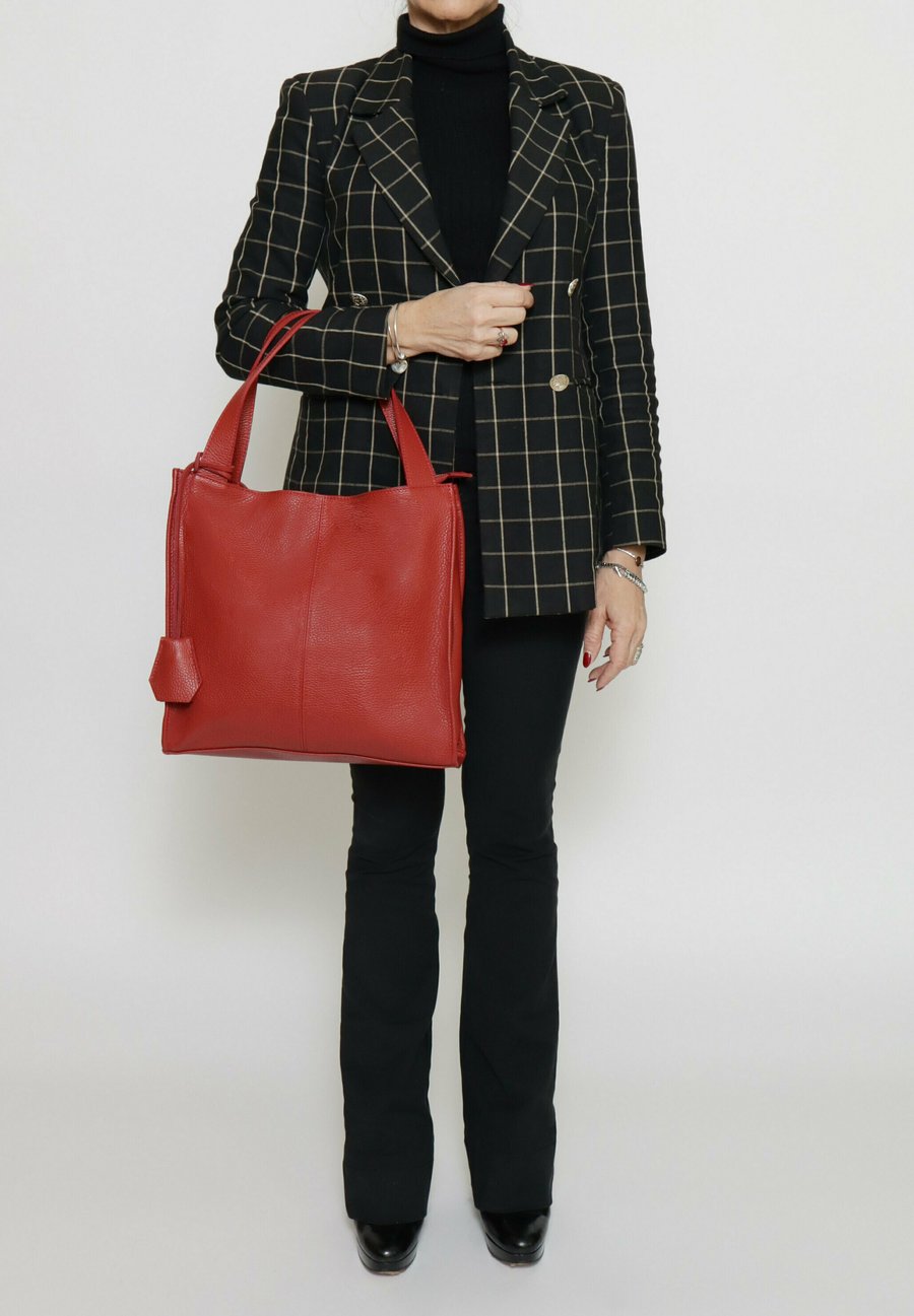 Сумка-шоппер Chiara Ferretti SHOULDER, D Rosso Red/Mottled Light Red
Сумка-шоппер Chiara Ferretti SHOULDER, D Rosso Red/Mottled Light Red