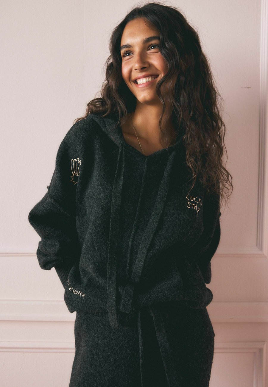 Худи Rockett St George Hoodie, Charcoal Grey Doodles/Grey, Черный, Худи Rockett St George Hoodie, Charcoal Grey Doodles/Grey
Худи Rockett St George Hoodie, Charcoal Grey Doodles/Grey, Черный, Худи Rockett St George Hoodie, Charcoal Grey Doodles/Grey