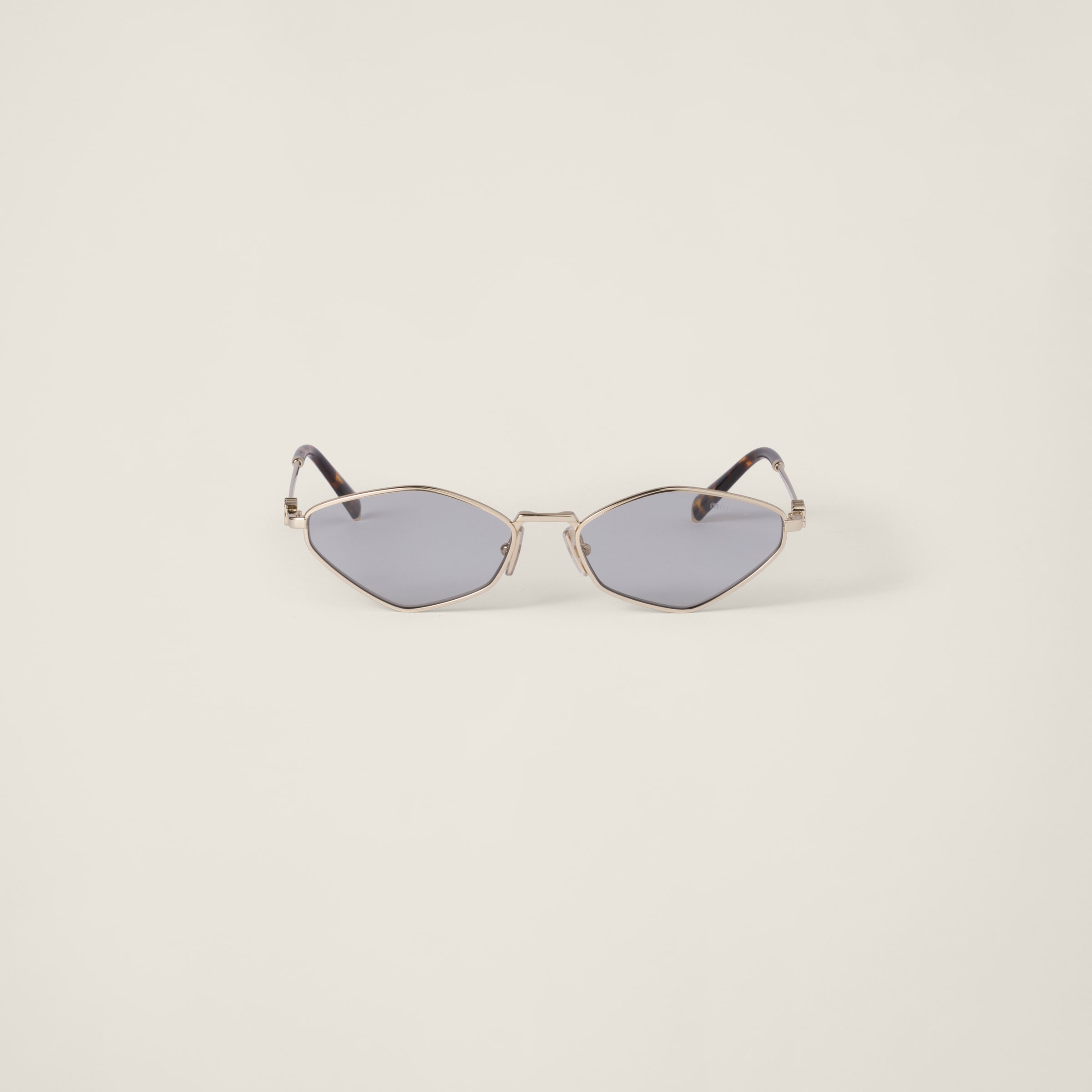 Солнцезащитные очки с логотипом Miu Miu, серый
Солнцезащитные очки с логотипом Miu Miu, серый